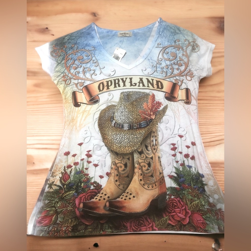 Opryland Short Sleeved T Shirt. Embellished White with Country Theme. SMALL NWT